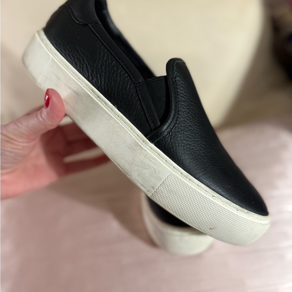 UGG - Jass Slip-On Leather Sneakers